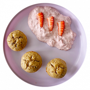 Muffins de mantequilla de maní con yogur de fresa