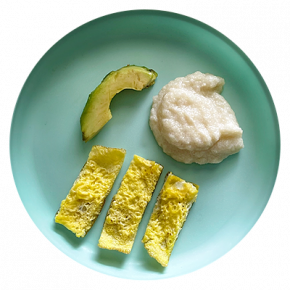 Omelet con ricotta de manzana y aguacate