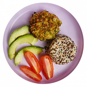 Tortitas de zucchini con arroz, quinoa, y vegetales