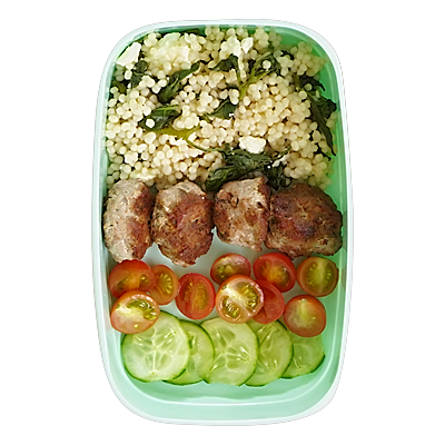 Albóndigas de cordero con cuscús y ensalada