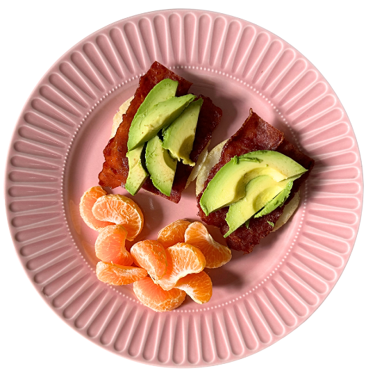 Arepas con tocino de pavo y aguacate