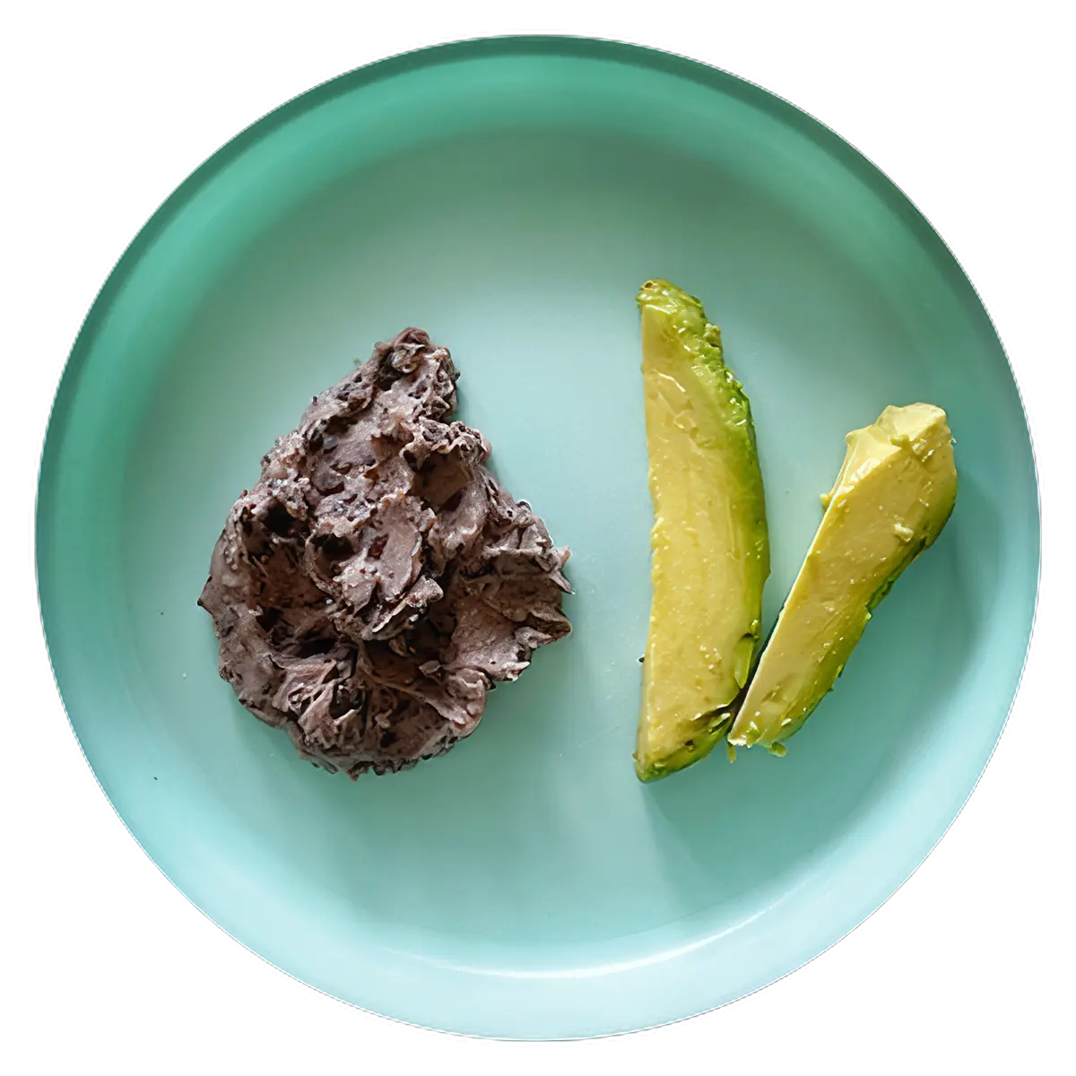 Puré de frijol negro y tiras de aguacate